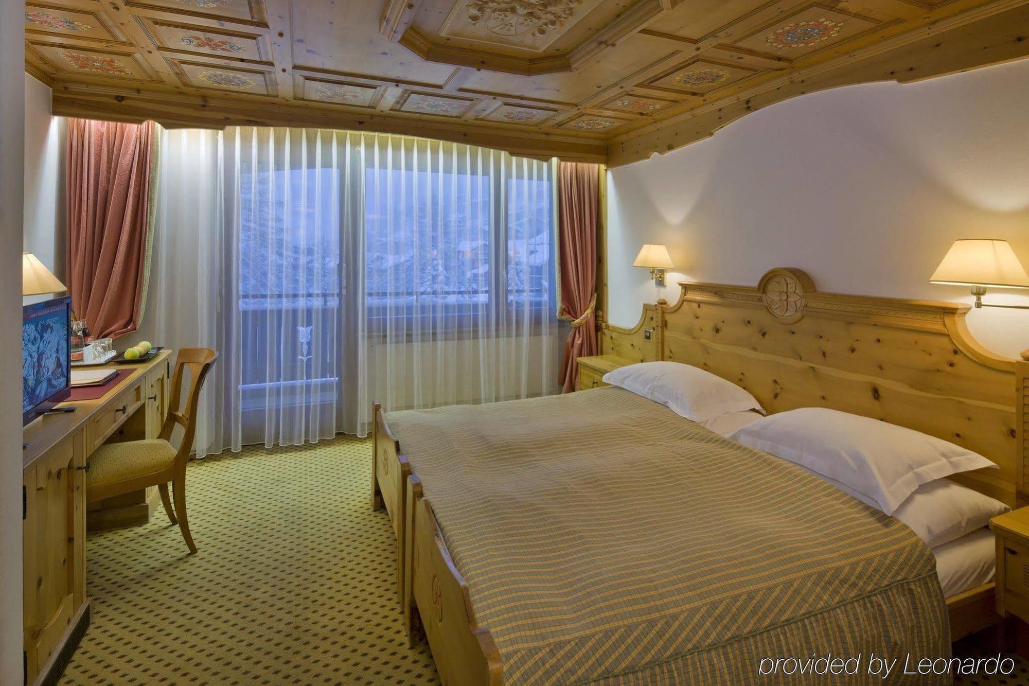 Swiss Alpine Hotel Allalin Zermatt Rom bilde